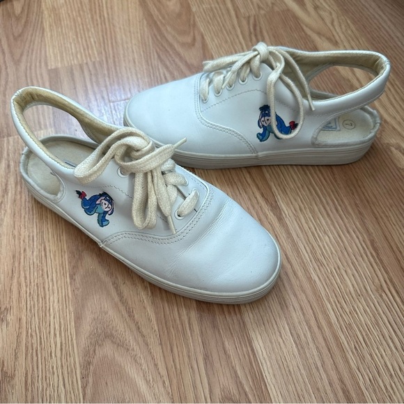 Disney Eeyore Winnie The Pooh White Womens Size 7 Leather Mules Sneakers Shoes - Picture 1 of 6